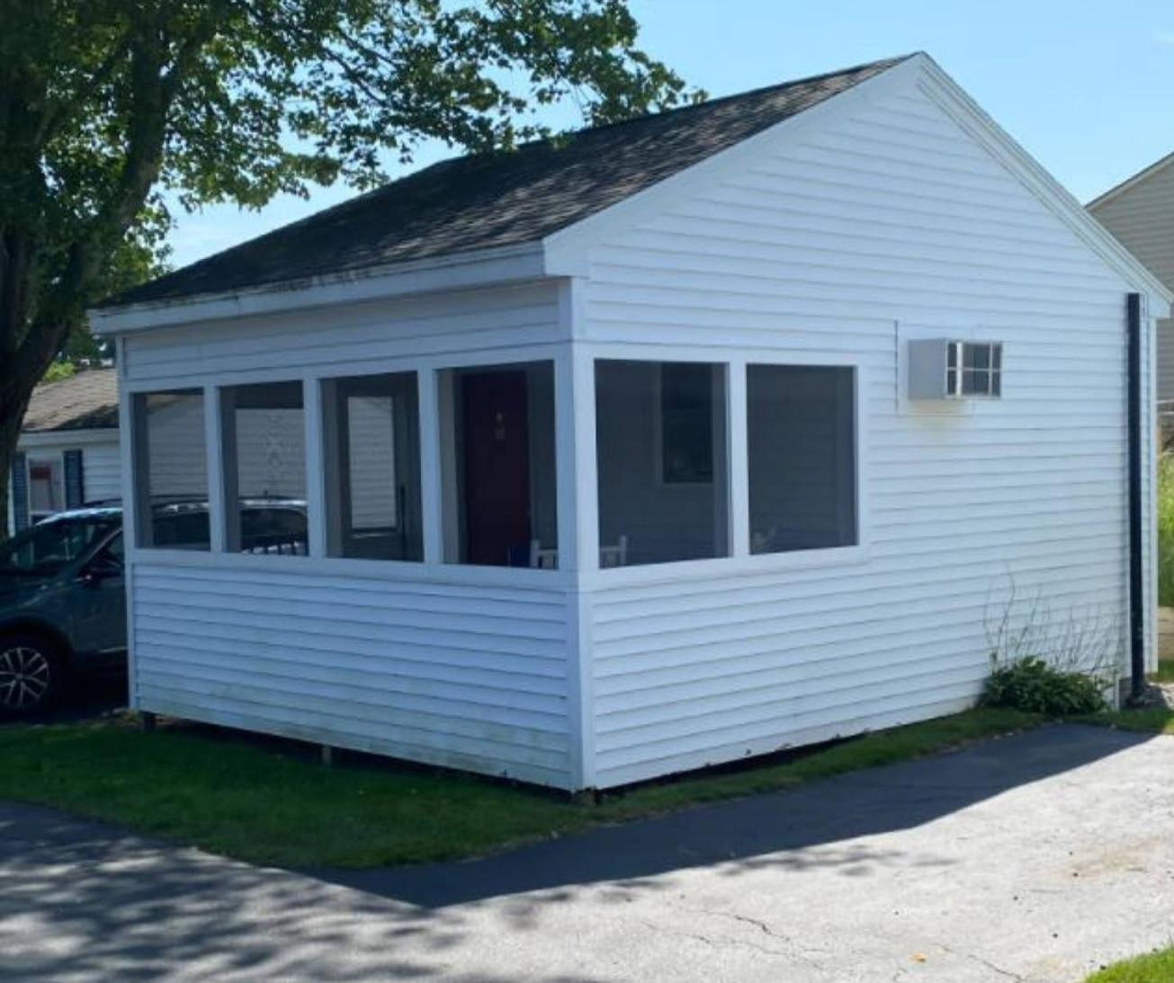 Carriage House Motel Cottages & Suites