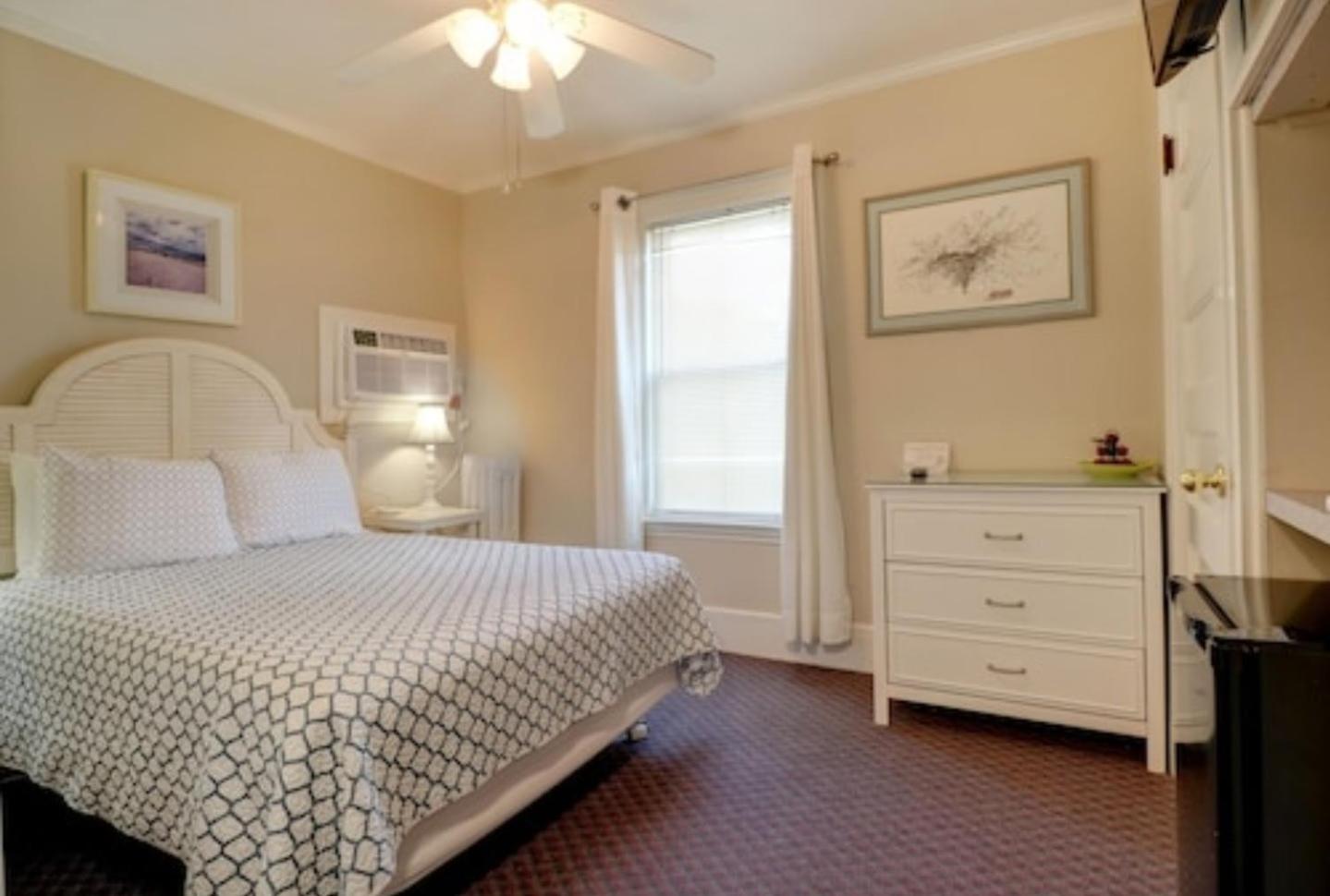 Carriage House Motel Cottages & Suites