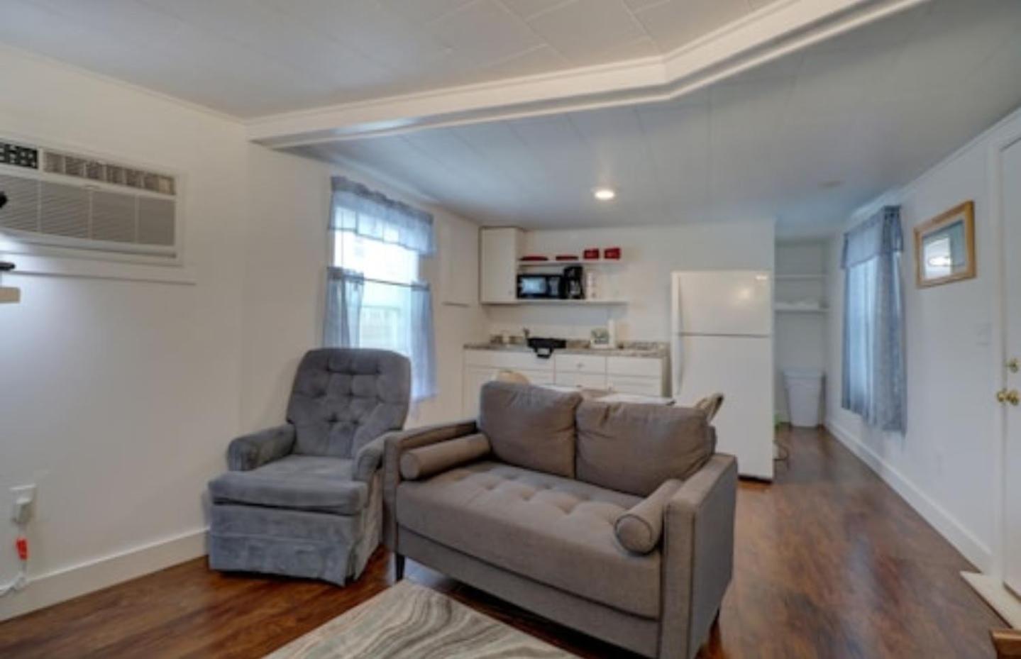 Carriage House Motel Cottages & Suites