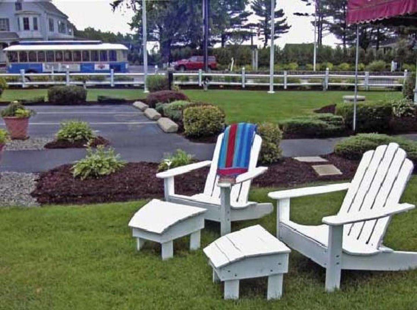 Carriage House Motel Cottages & Suites