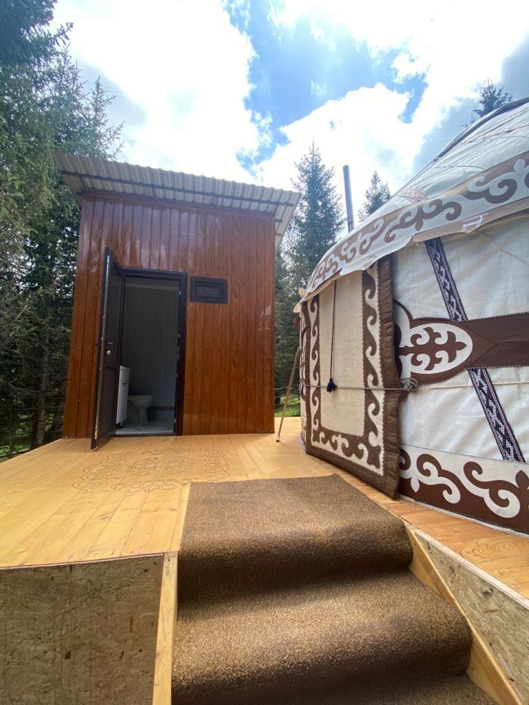 Yurty Mc yurt