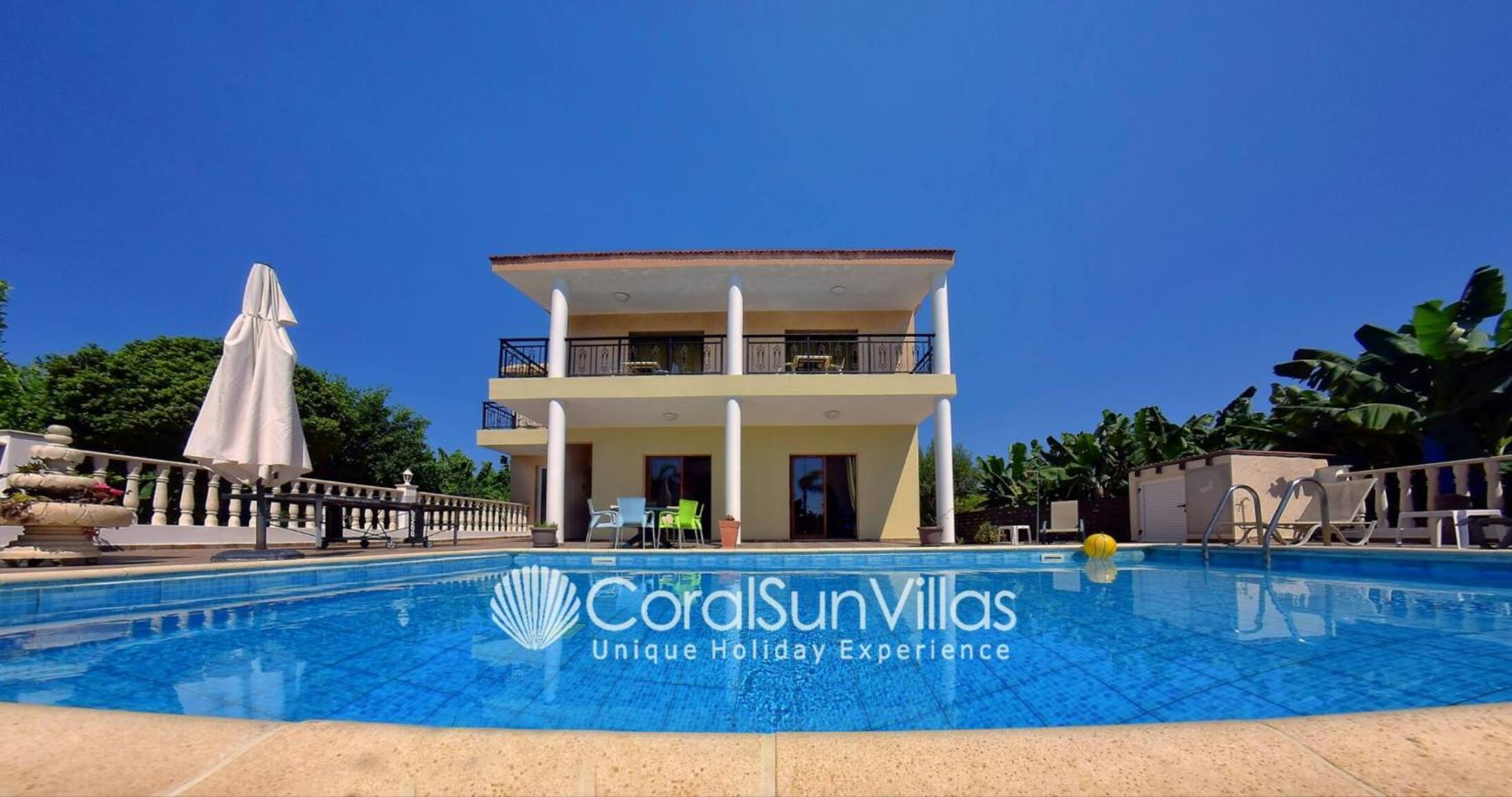 Impressive Villa Exclusive Sea Caves walk to taverns Sleeps 11 Ref 507