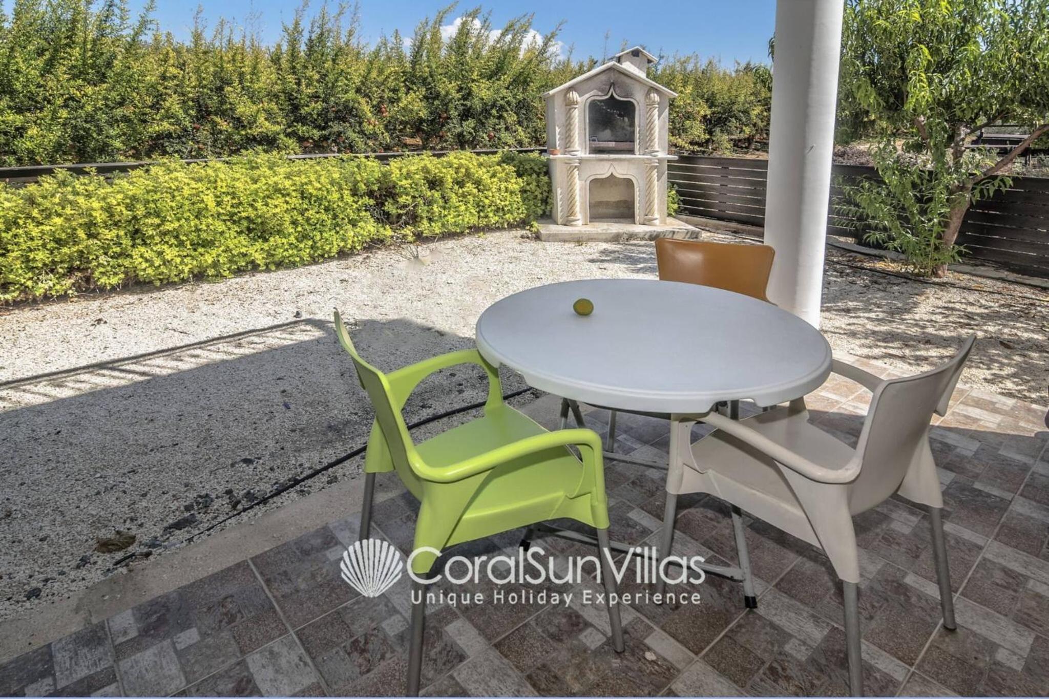 Impressive Villa Exclusive Sea Caves walk to taverns Sleeps 11 Ref 507