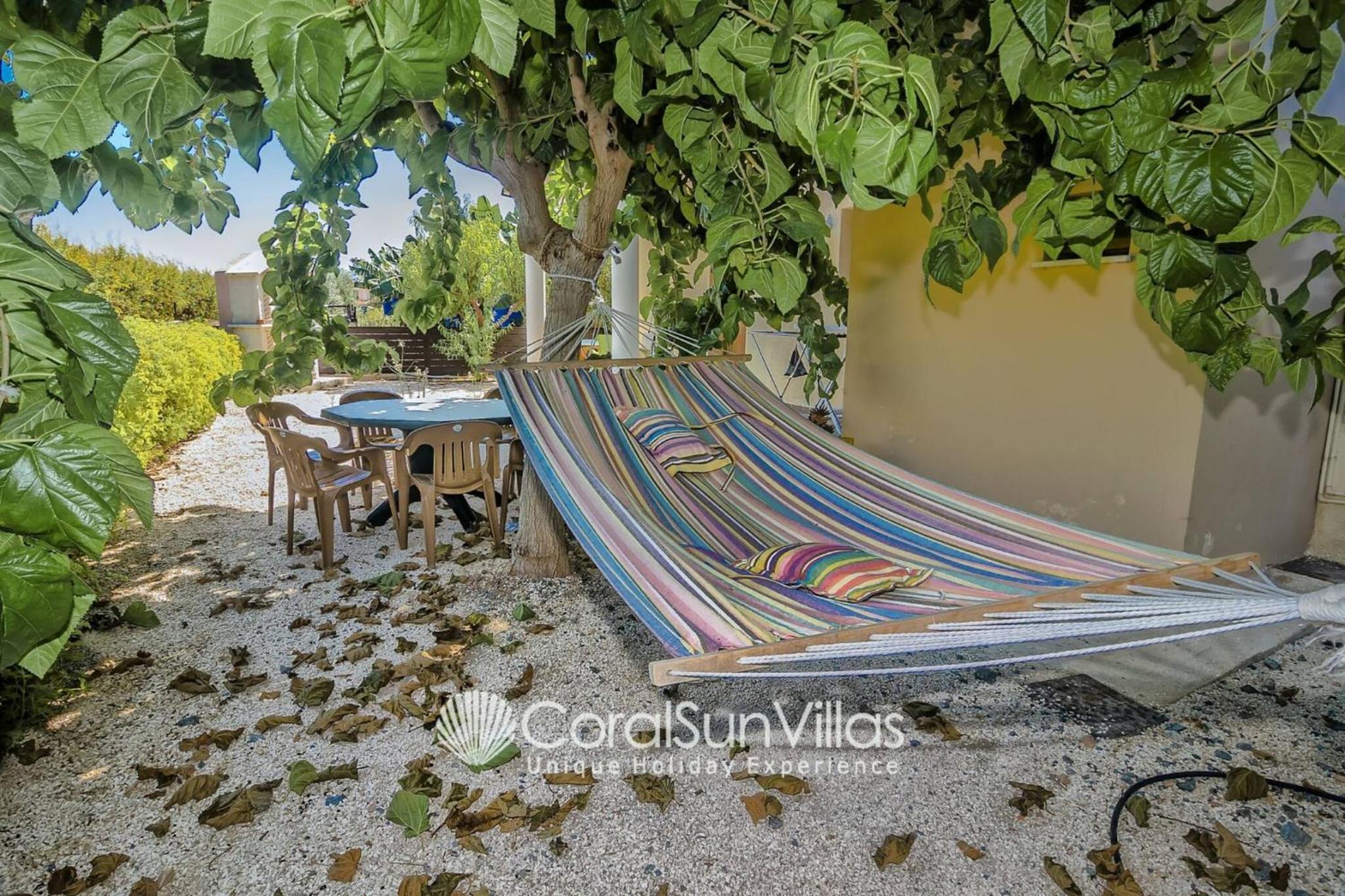 Impressive Villa Exclusive Sea Caves walk to taverns Sleeps 11 Ref 507