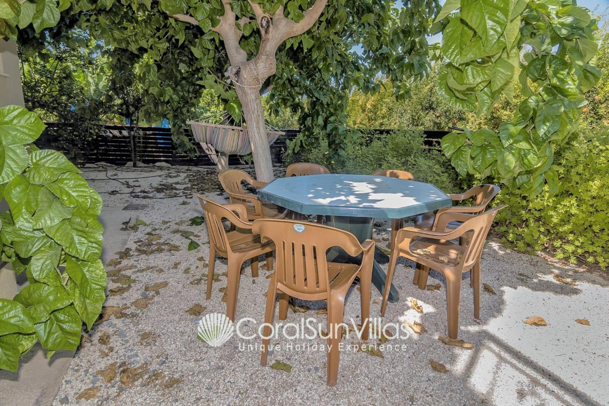 Impressive Villa Exclusive Sea Caves walk to taverns Sleeps 11 Ref 507