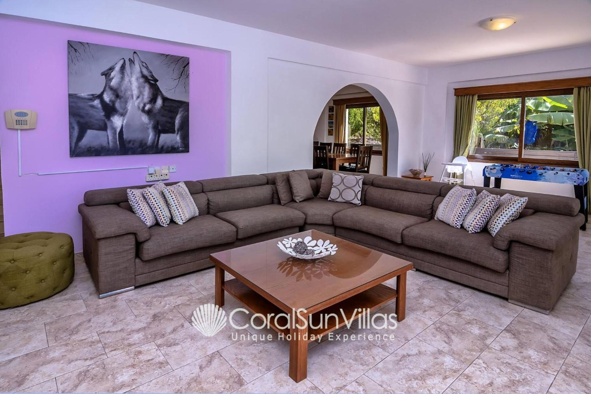 Impressive Villa Exclusive Sea Caves walk to taverns Sleeps 11 Ref 507