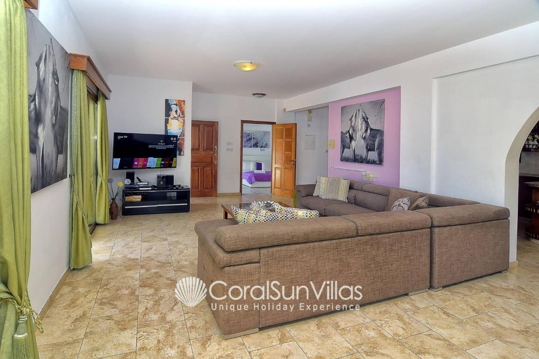 Impressive Villa Exclusive Sea Caves walk to taverns Sleeps 11 Ref 507