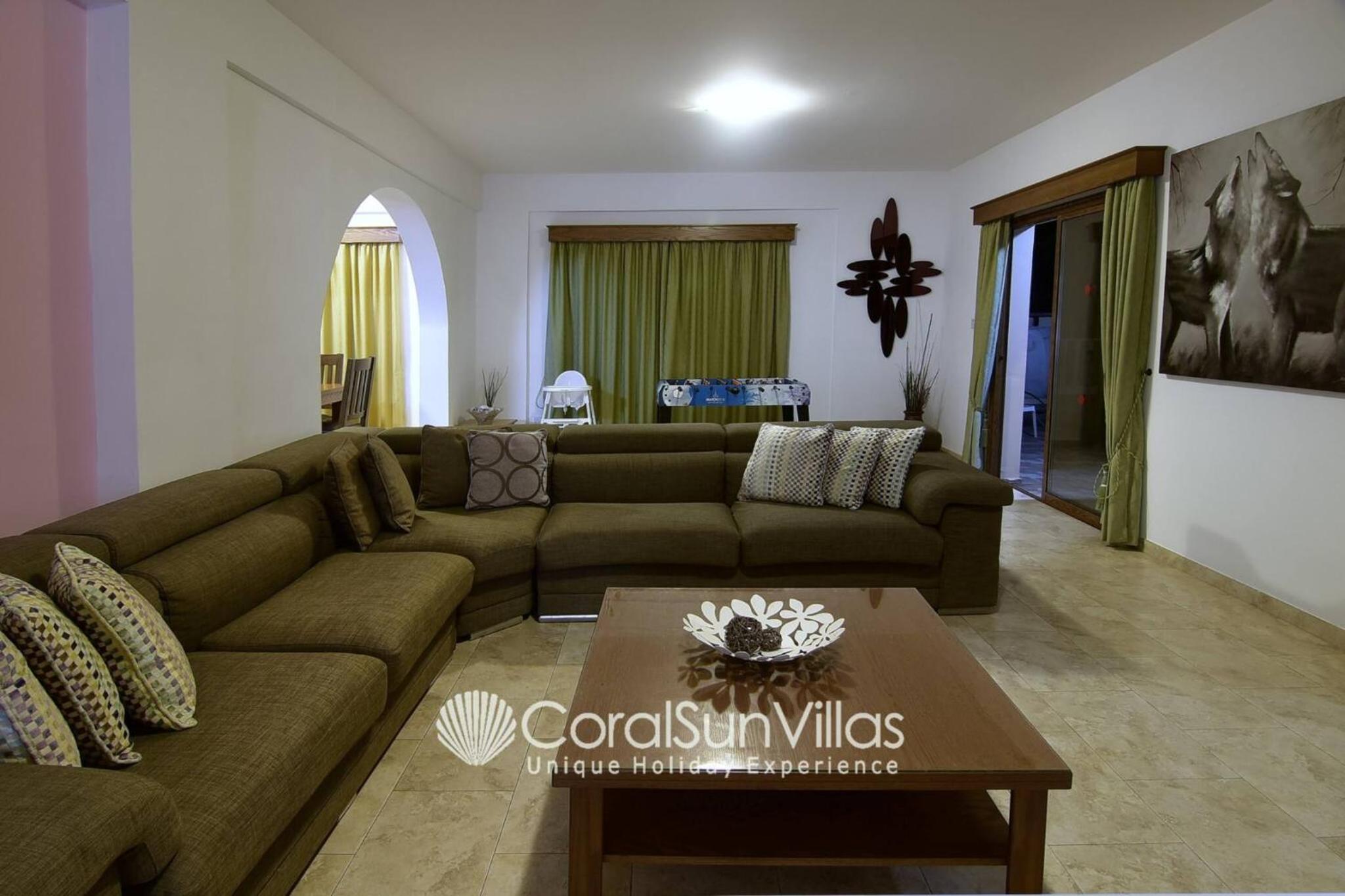 Impressive Villa Exclusive Sea Caves walk to taverns Sleeps 11 Ref 507