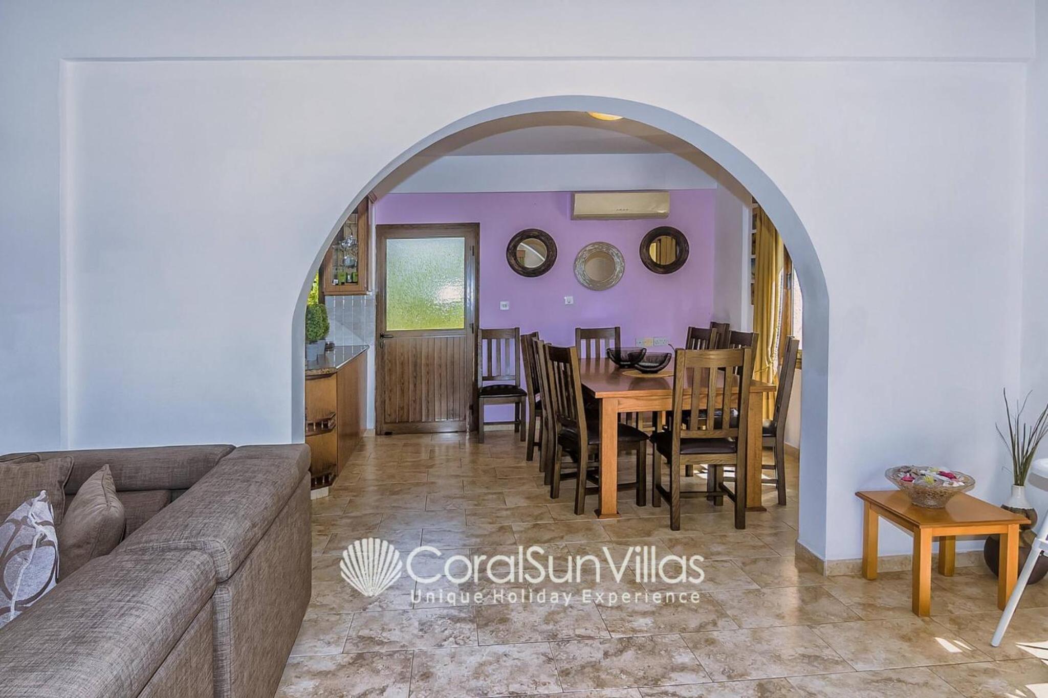 Impressive Villa Exclusive Sea Caves walk to taverns Sleeps 11 Ref 507