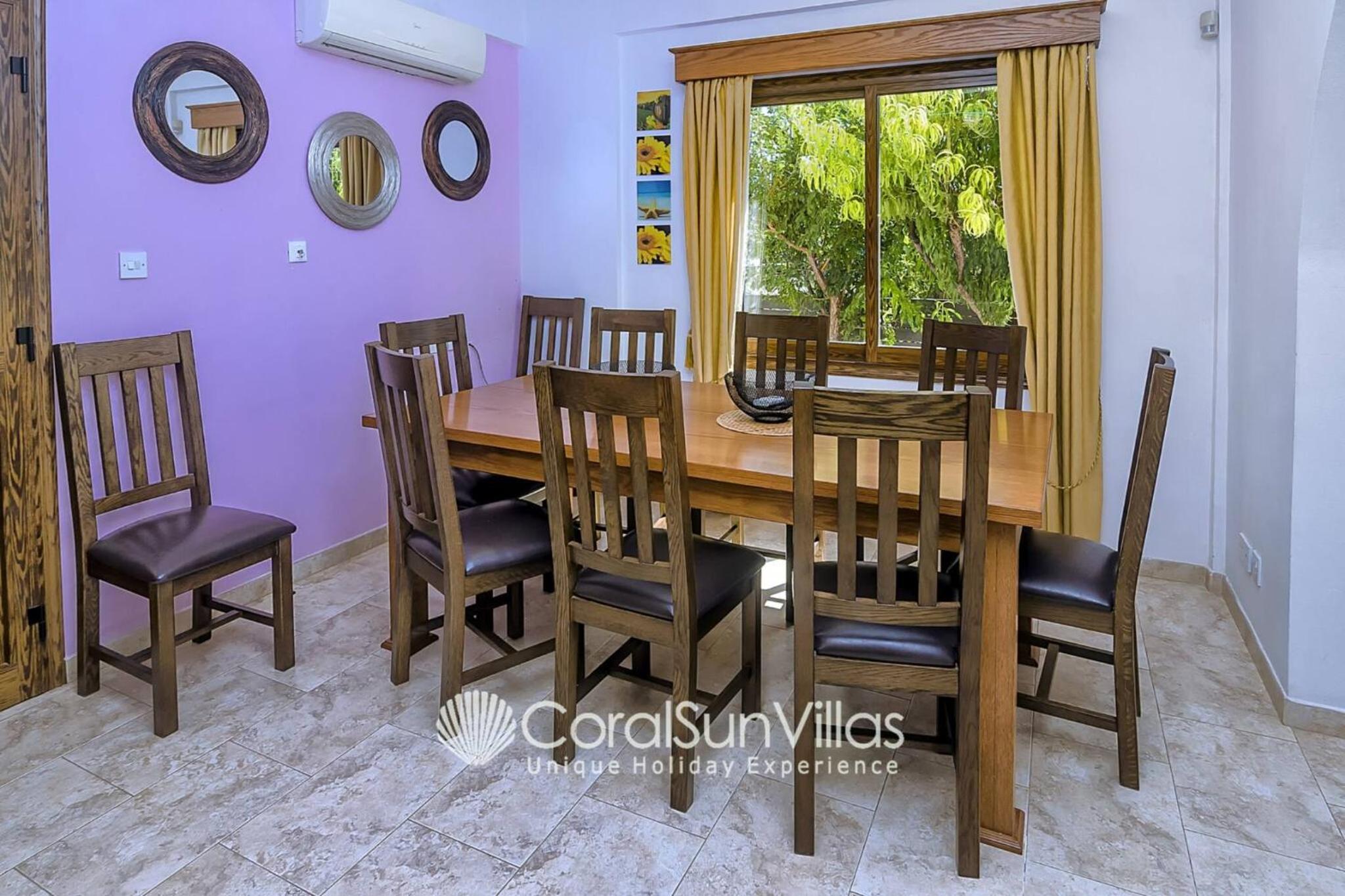 Impressive Villa Exclusive Sea Caves walk to taverns Sleeps 11 Ref 507