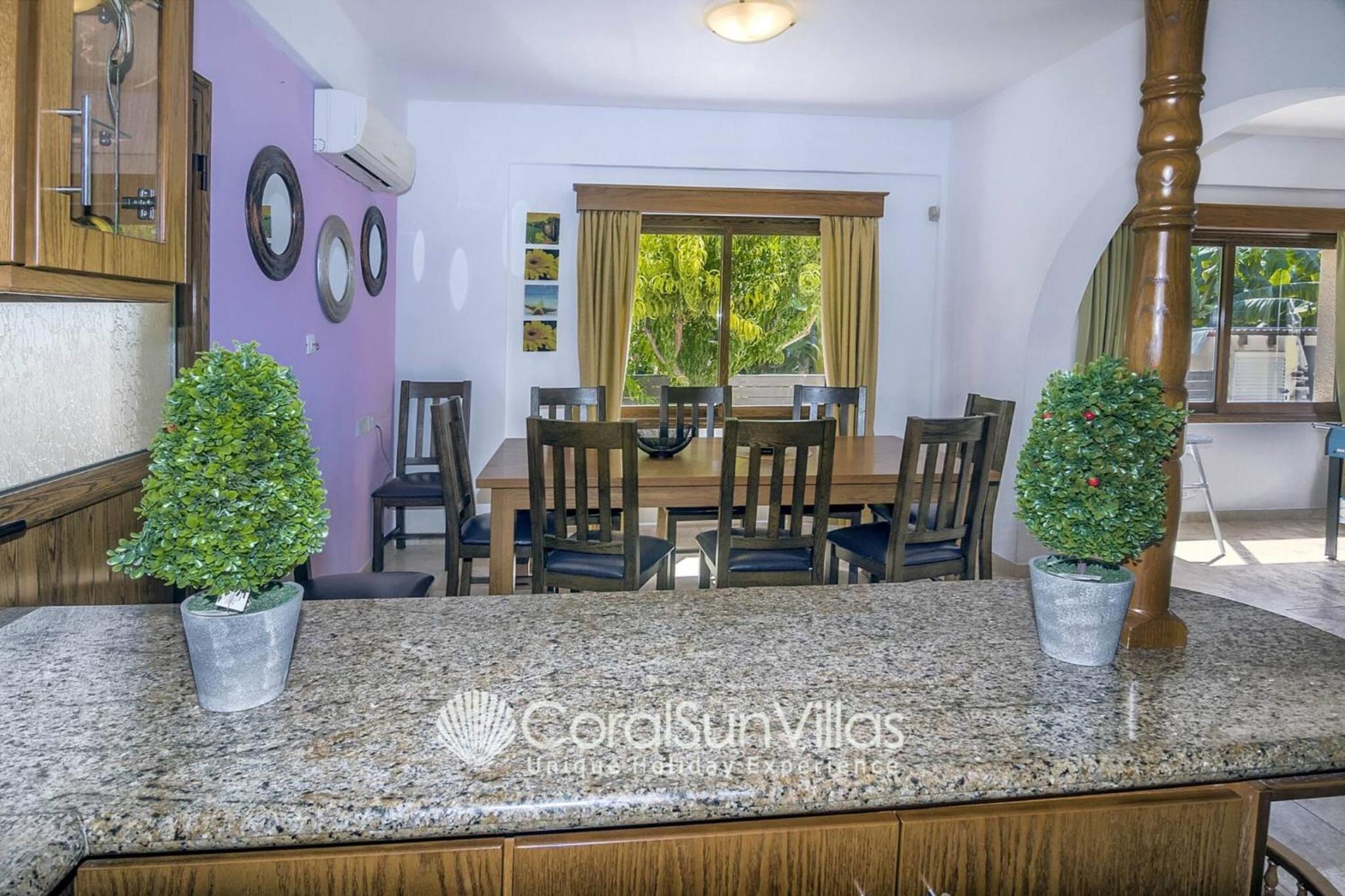 Impressive Villa Exclusive Sea Caves walk to taverns Sleeps 11 Ref 507