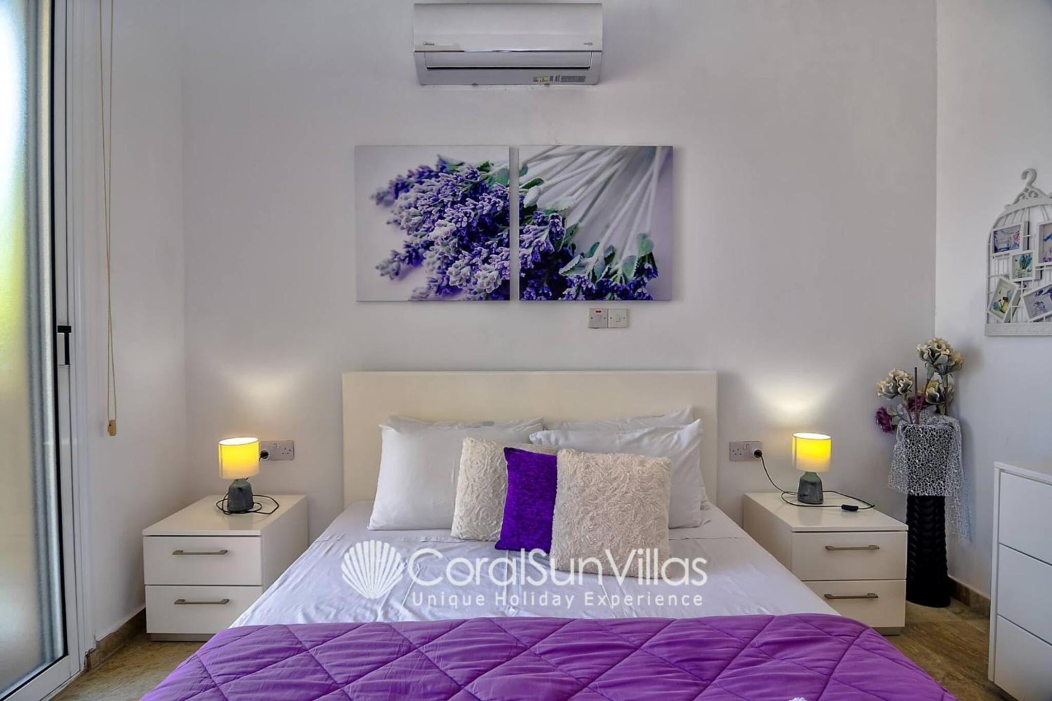 Impressive Villa Exclusive Sea Caves walk to taverns Sleeps 11 Ref 507