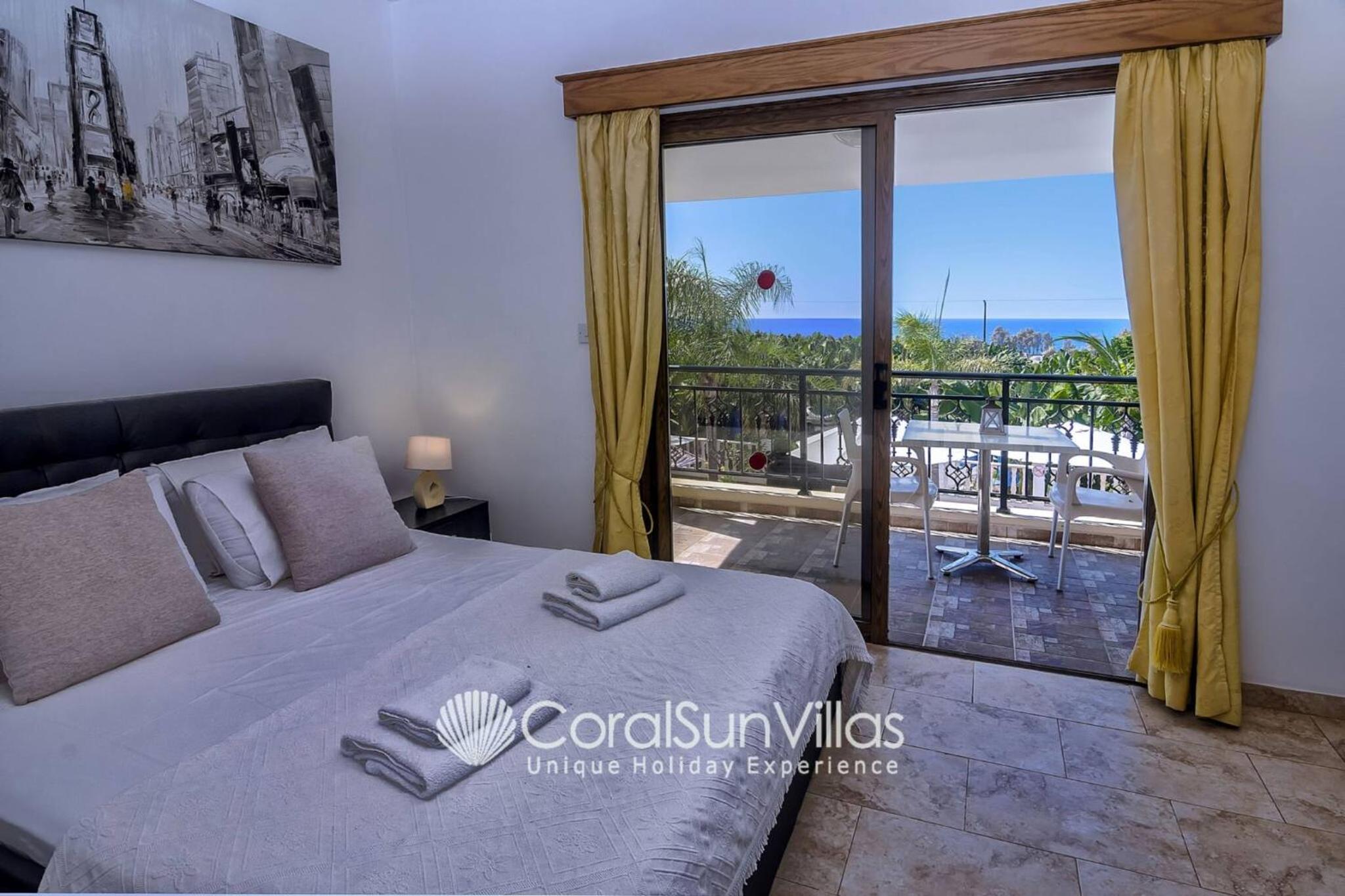 Impressive Villa Exclusive Sea Caves walk to taverns Sleeps 11 Ref 507