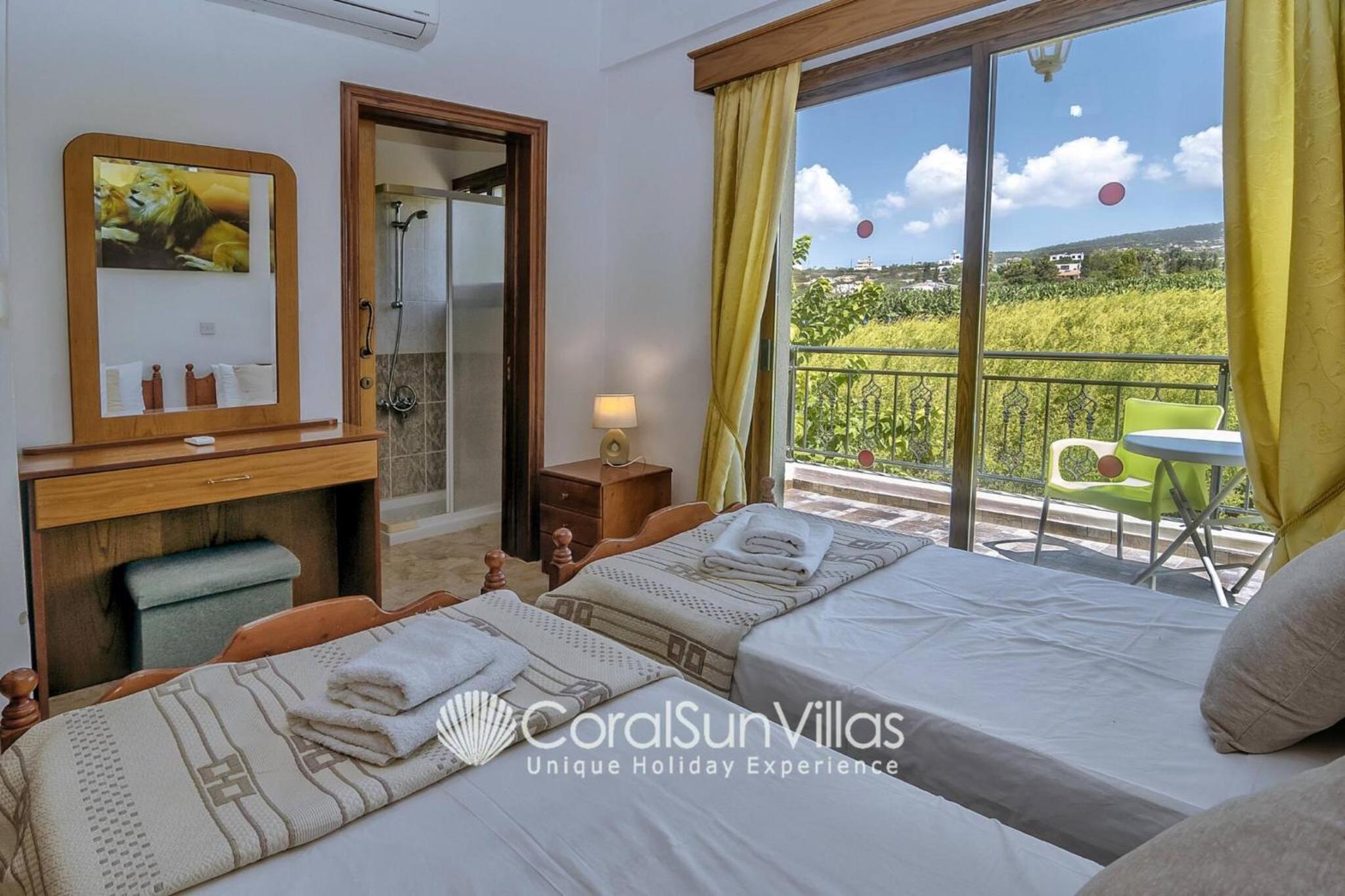 Impressive Villa Exclusive Sea Caves walk to taverns Sleeps 11 Ref 507