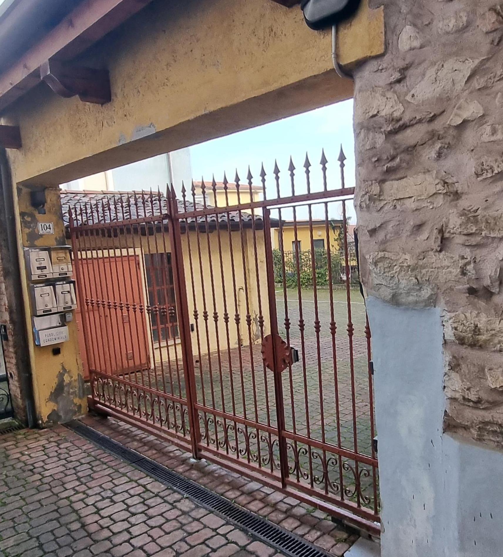 La Finestra sul Castello Desenzano-by Goccia di Lago
