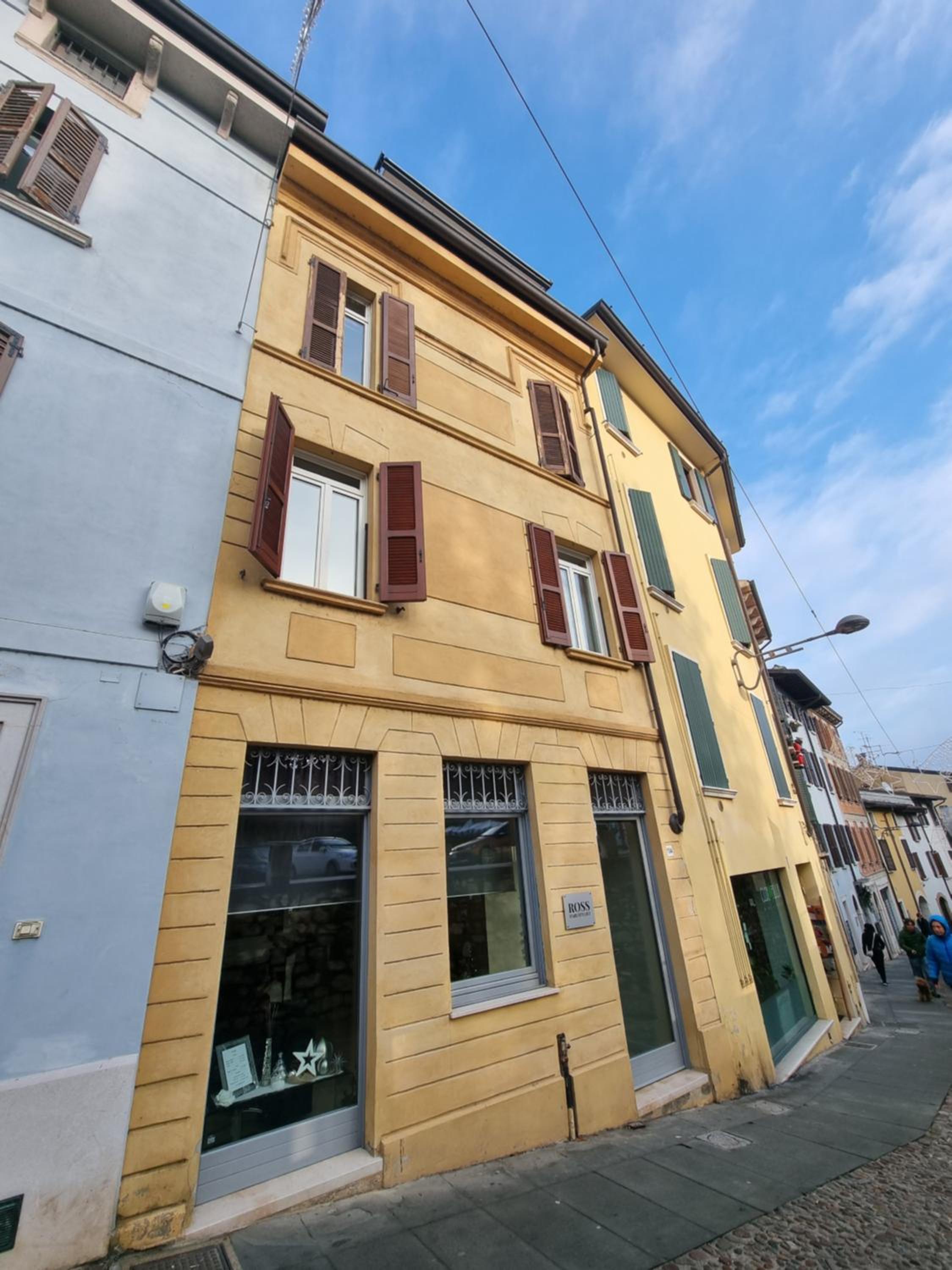 La Finestra sul Castello Desenzano-by Goccia di Lago