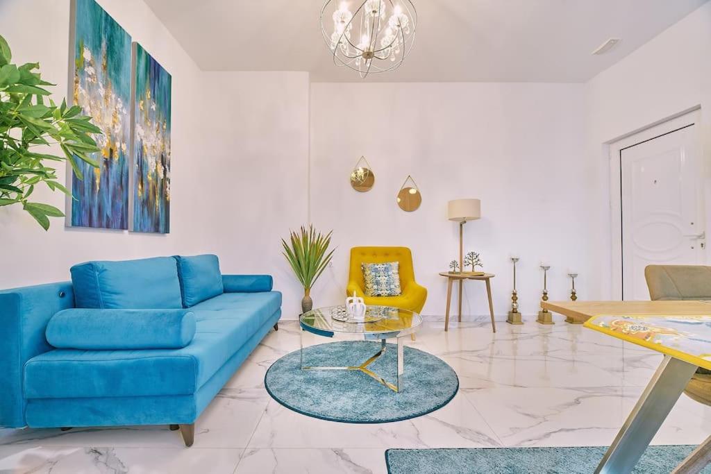 Modern Luxury Studio Near Beach & Old Harbor Fast WiFi Private Veranda