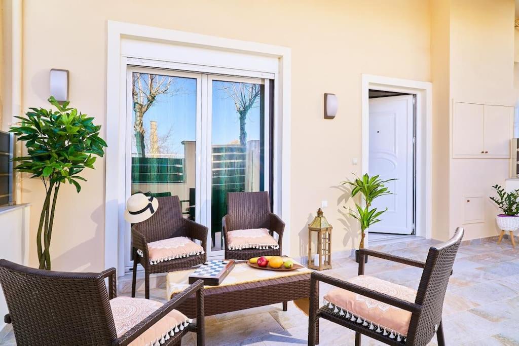 Modern Luxury Studio Near Beach & Old Harbor Fast WiFi Private Veranda