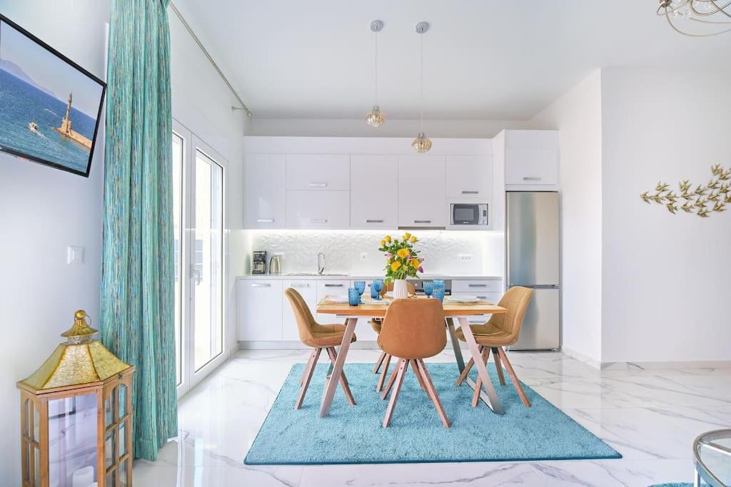 Modern Luxury Studio Near Beach & Old Harbor Fast WiFi Private Veranda