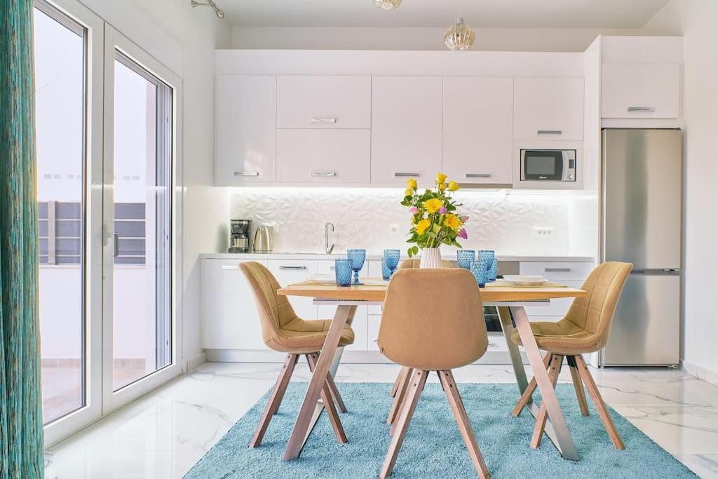 Modern Luxury Studio Near Beach & Old Harbor Fast WiFi Private Veranda
