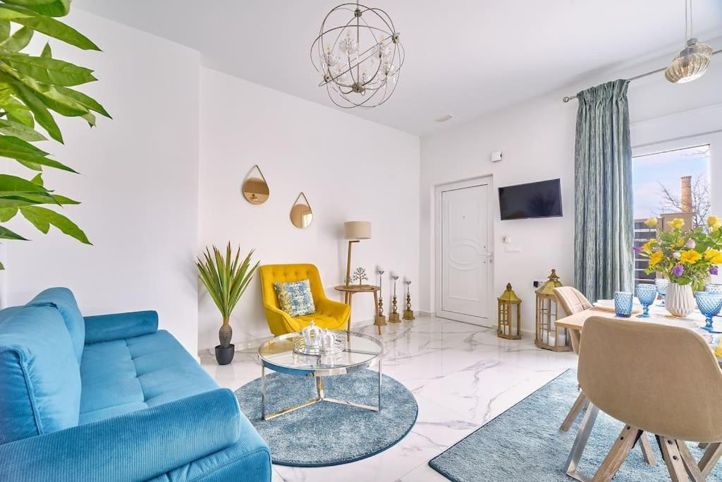 Modern Luxury Studio Near Beach & Old Harbor Fast WiFi Private Veranda