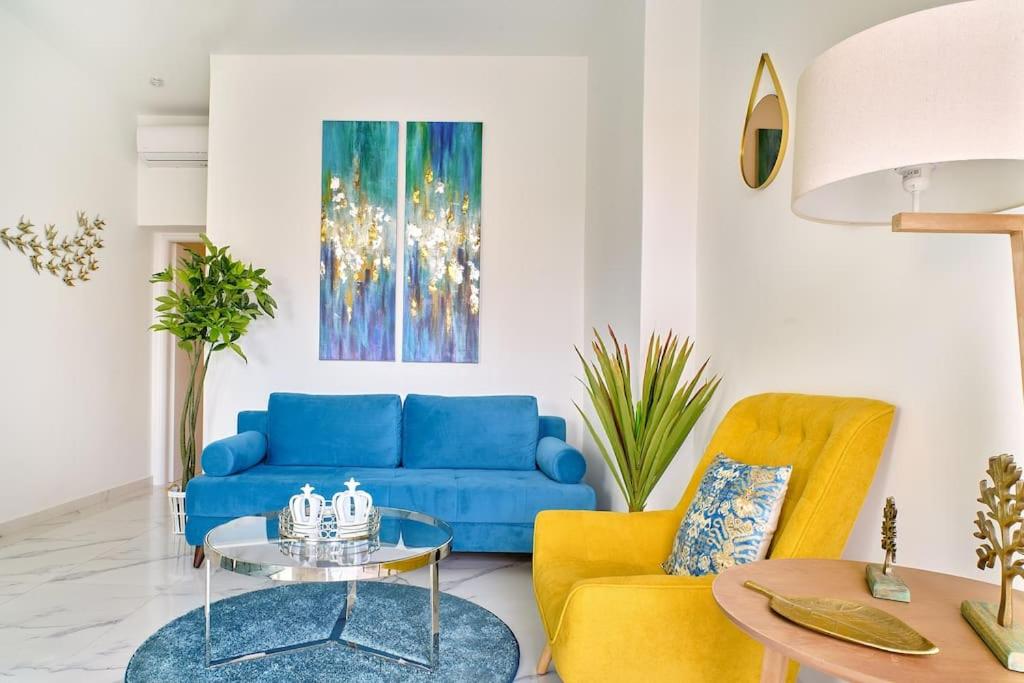 Modern Luxury Studio Near Beach & Old Harbor Fast WiFi Private Veranda