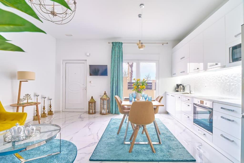Modern Luxury Studio Near Beach & Old Harbor Fast WiFi Private Veranda