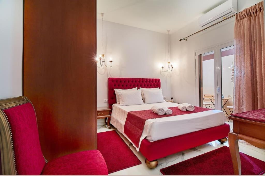 Modern Luxury Studio Near Beach & Old Harbor Fast WiFi Private Veranda