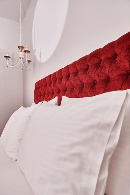 Modern Luxury Studio Near Beach & Old Harbor Fast WiFi Private Veranda