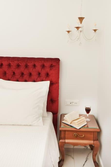 Modern Luxury Studio Near Beach & Old Harbor Fast WiFi Private Veranda