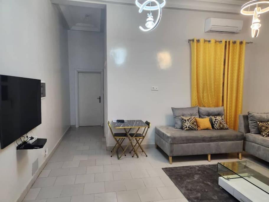 F2 Appart Les Ambassades Point E, Dakar view 5