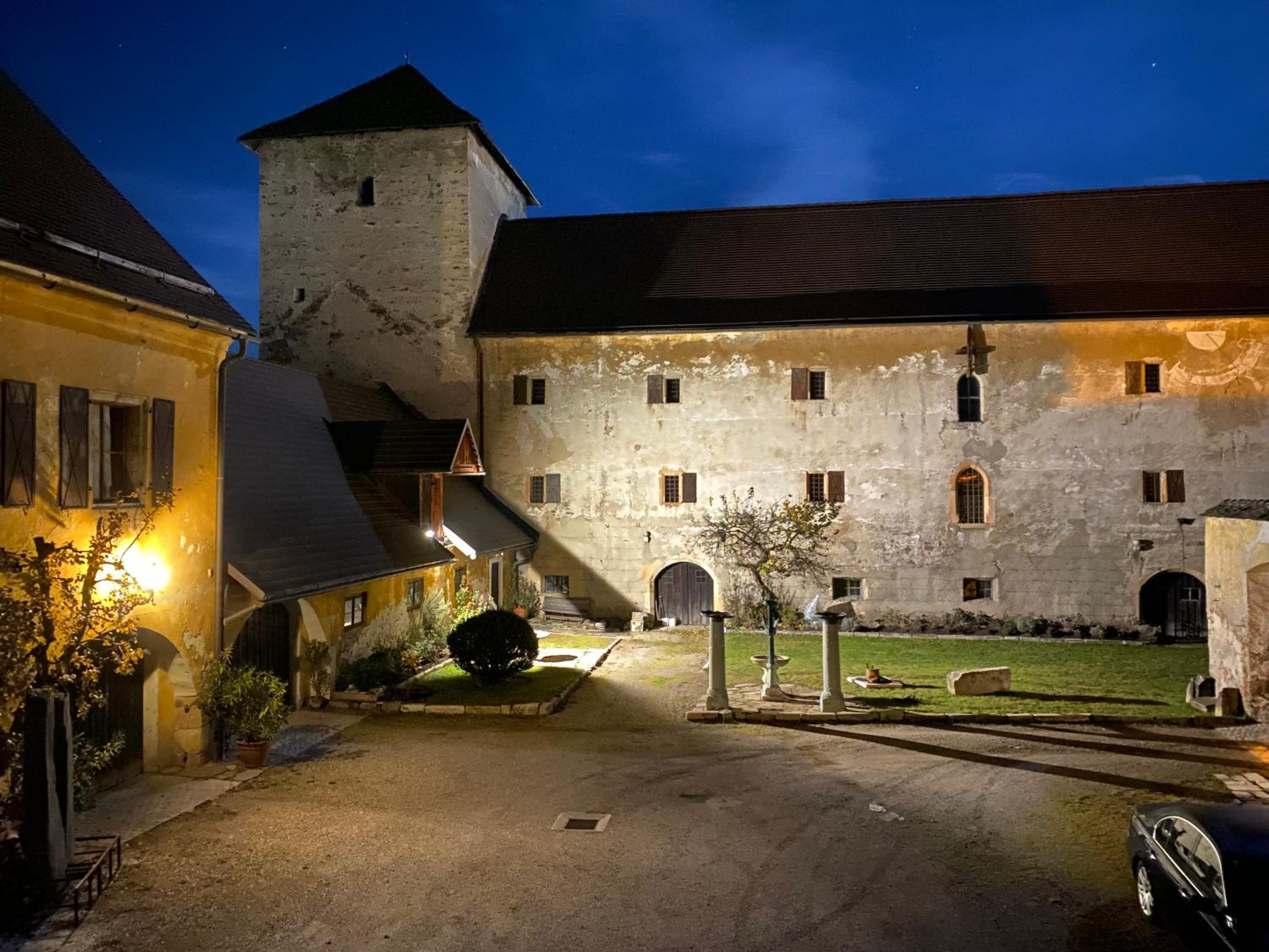 Burg St. Veit, Wohnen mit Charme