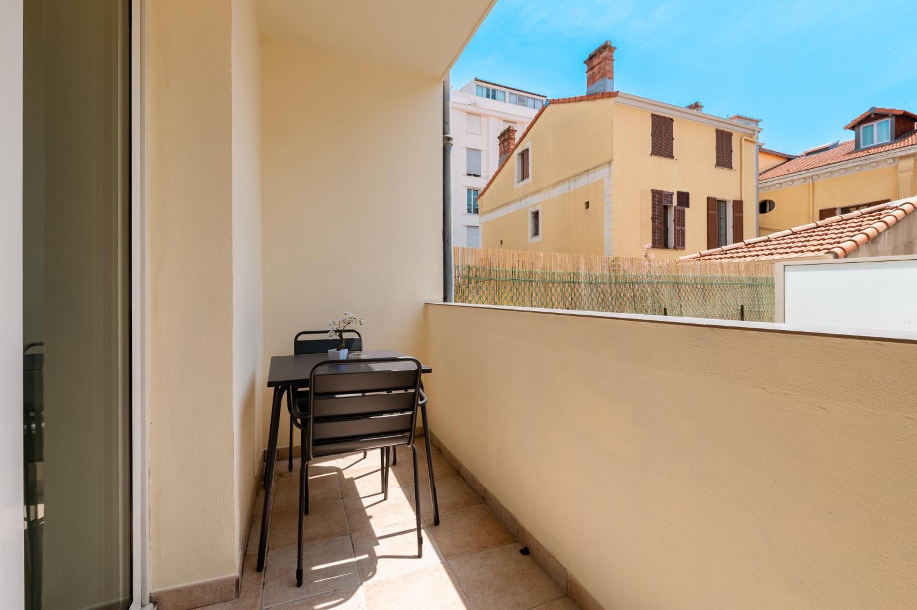 balcony
