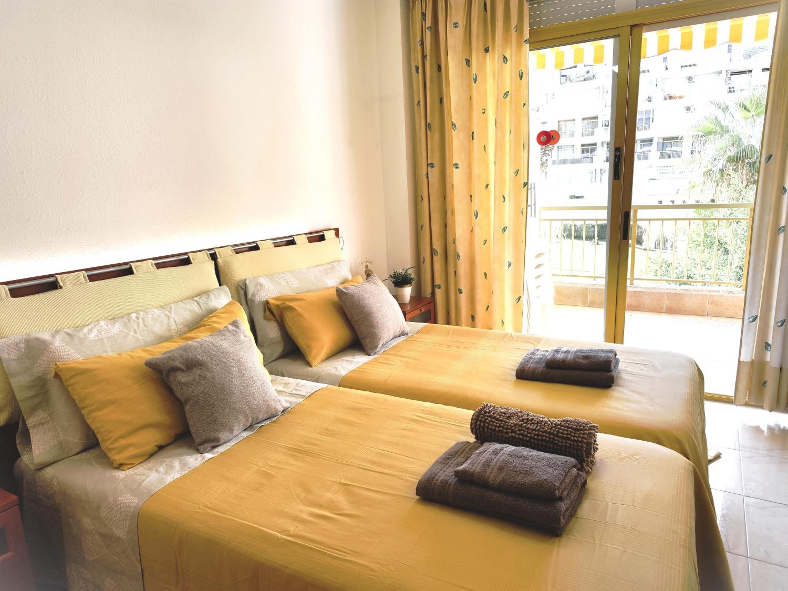 Luminoso apartamento en SALOU con TERRAZA y PARQUE INFANTIL IDEAL FAMILIAS