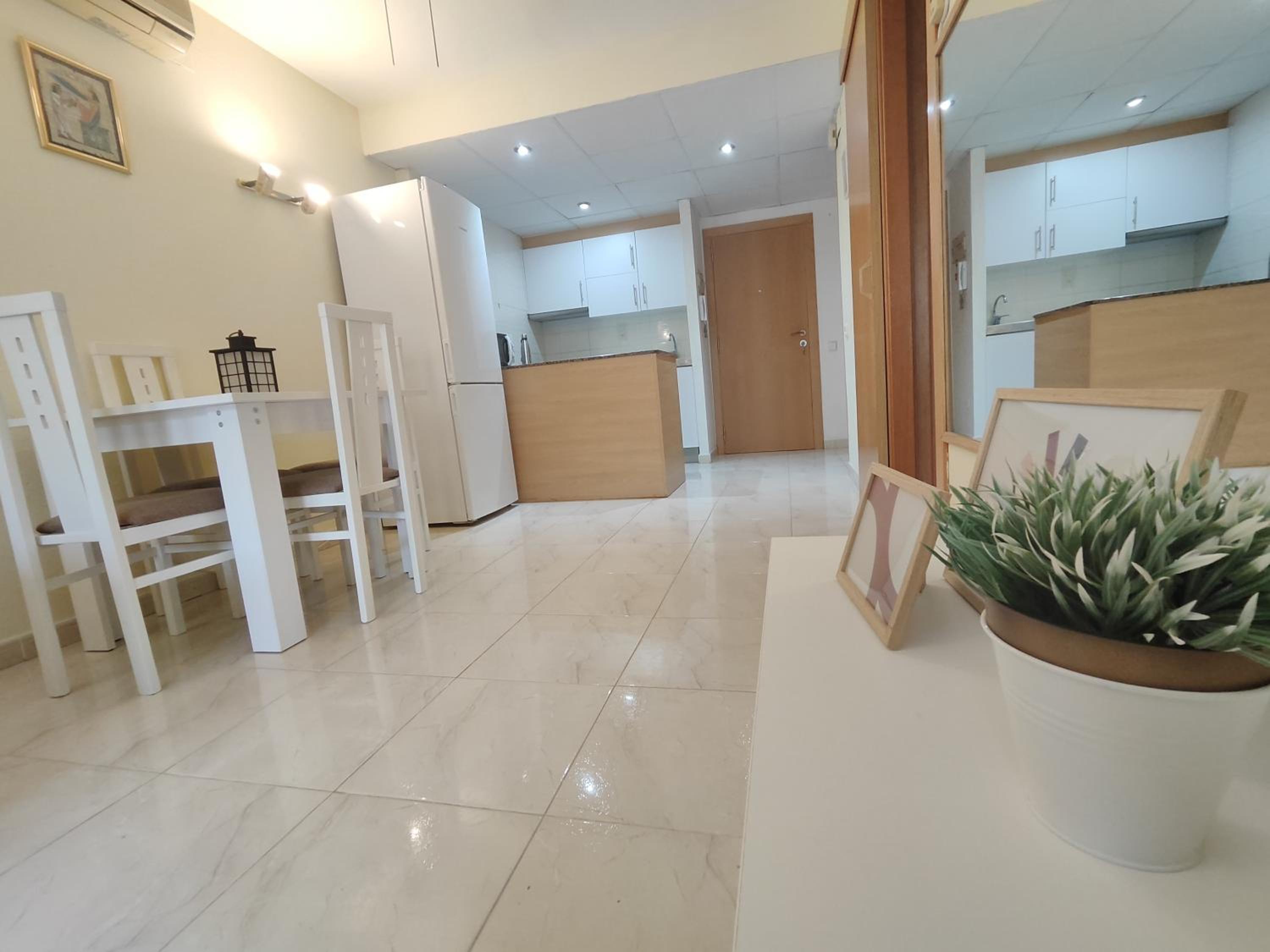 Luminoso apartamento en SALOU con TERRAZA y PARQUE INFANTIL IDEAL FAMILIAS