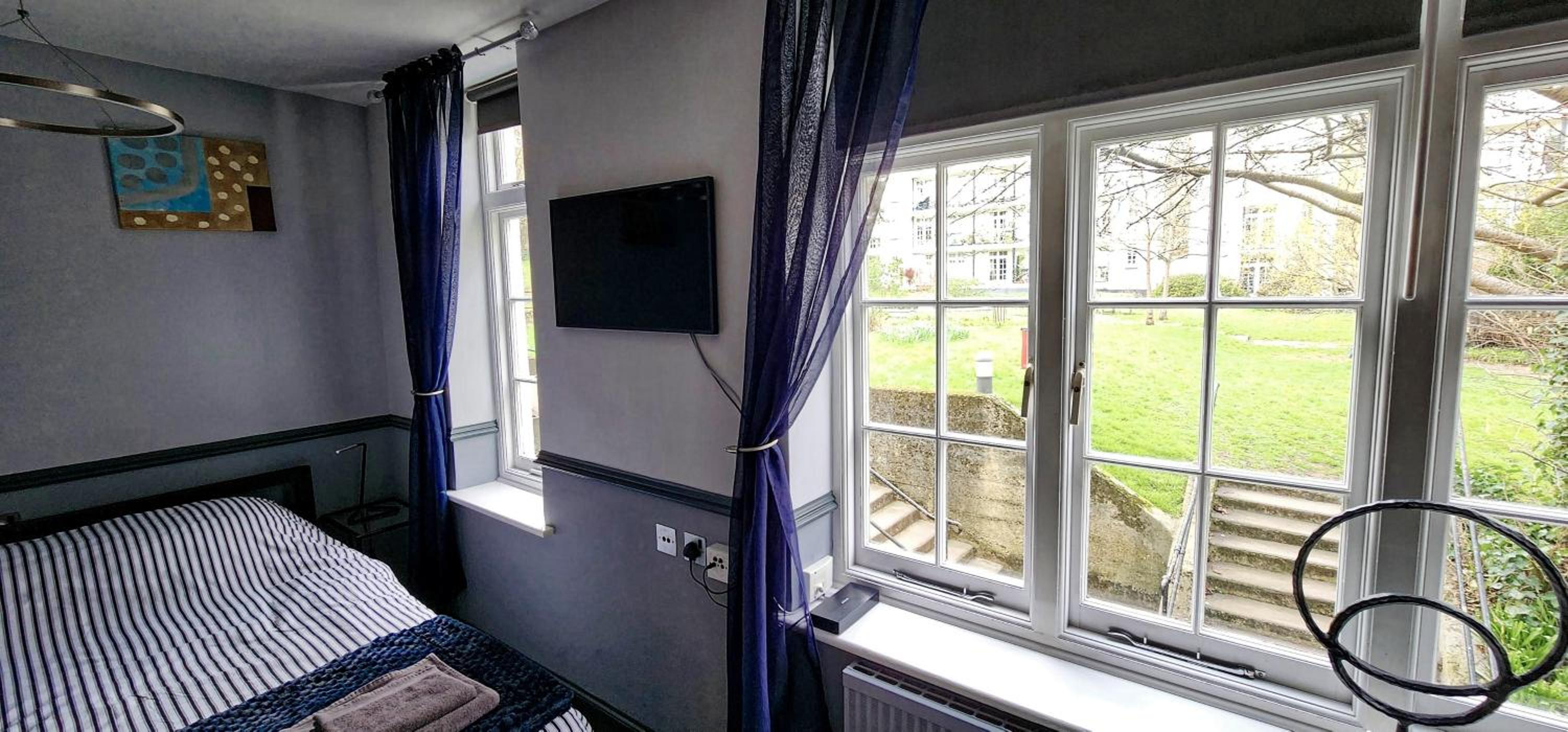 206mm Highgate Apartment