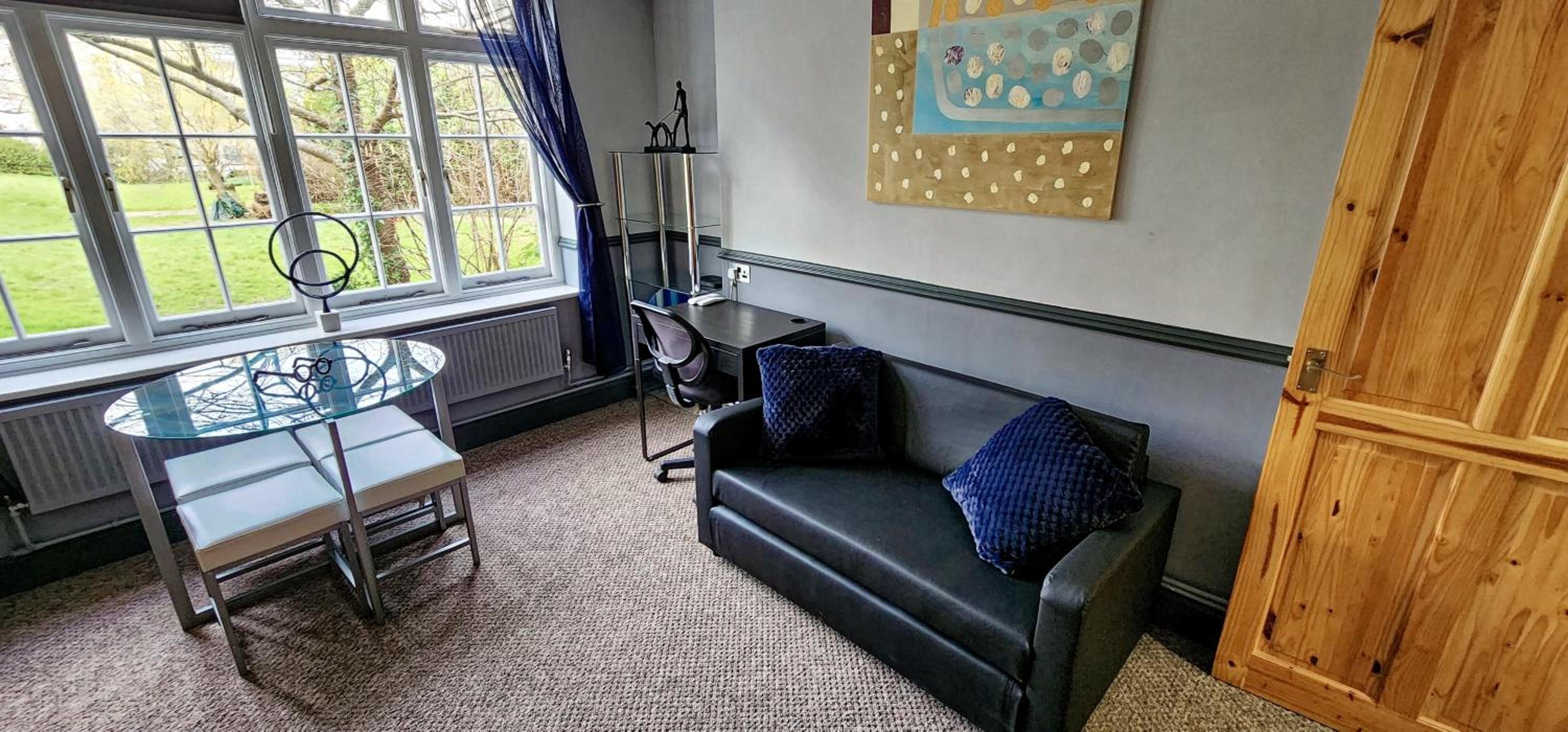 206mm Highgate Apartment