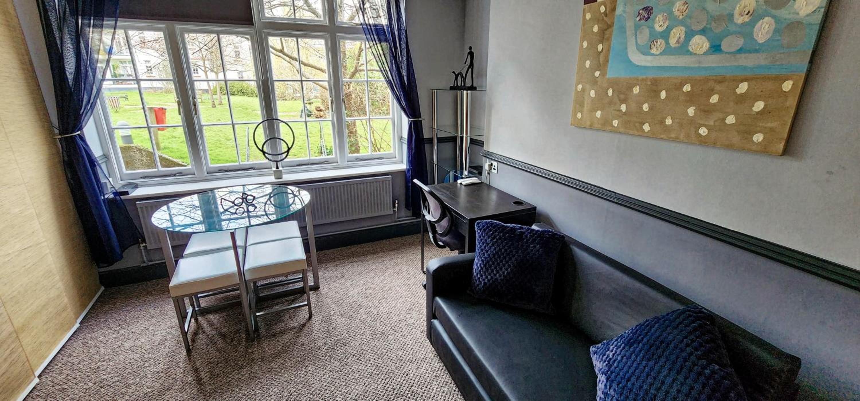 206mm Highgate Apartment