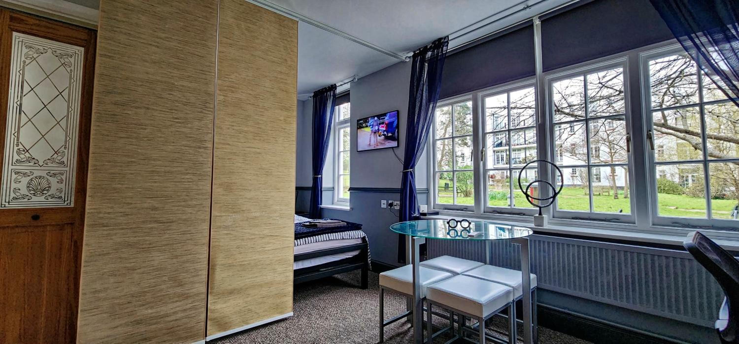 206mm Highgate Apartment