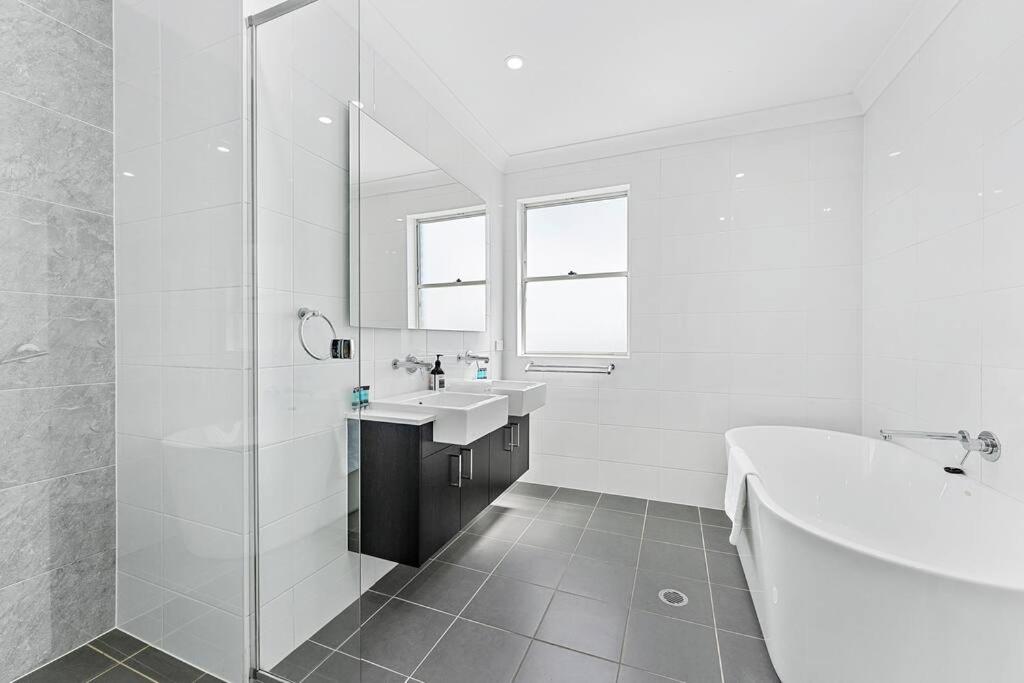 AirCabin - Norwest - Luxury Lovely - 4 Beds House