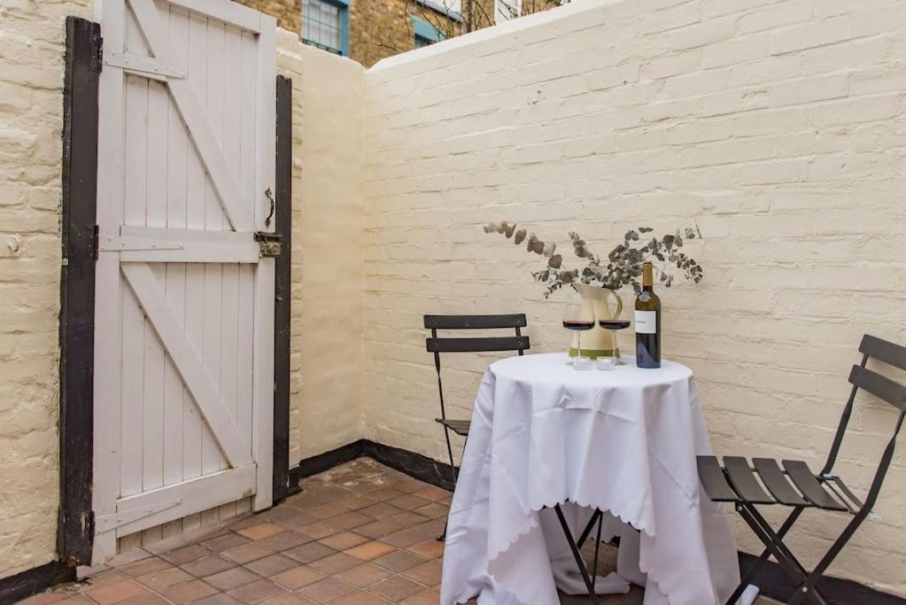 Rogue's Cottage - Secluded gem by the sea view 2