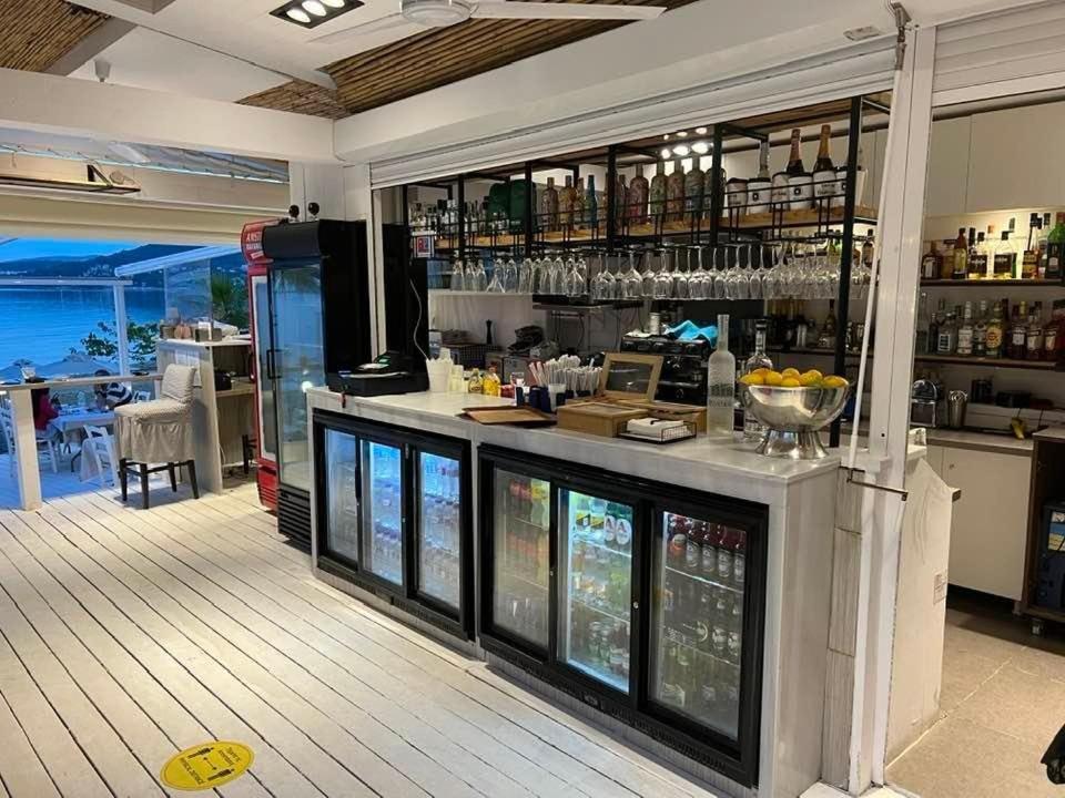 bar