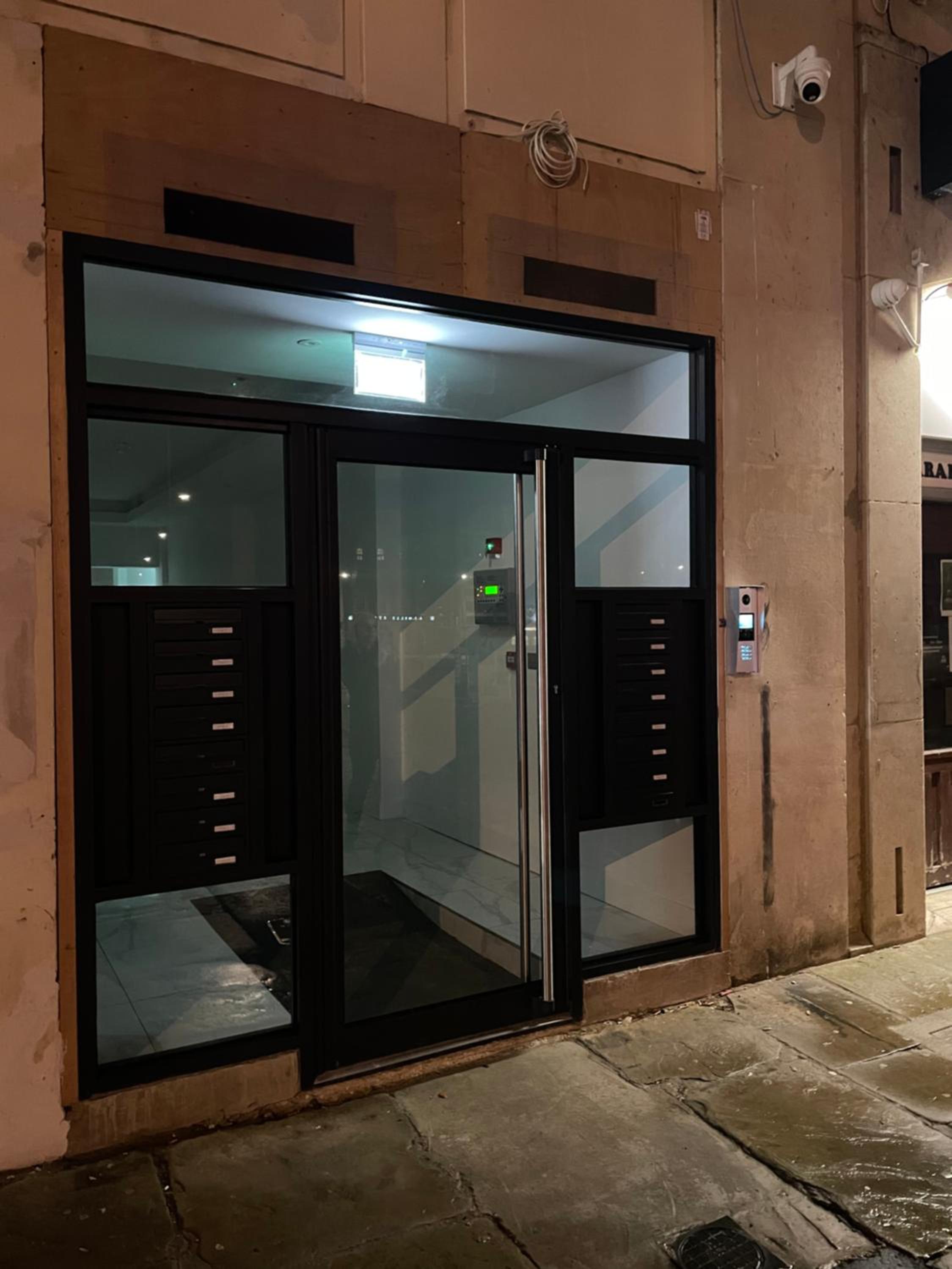 Luxury Super-King Bed Apartment in Central Northampton view 3