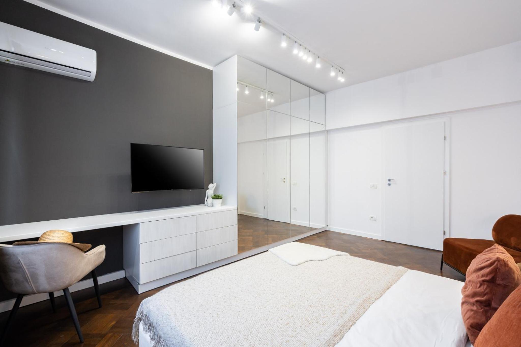 Elegant Two Bedrooms Apartment