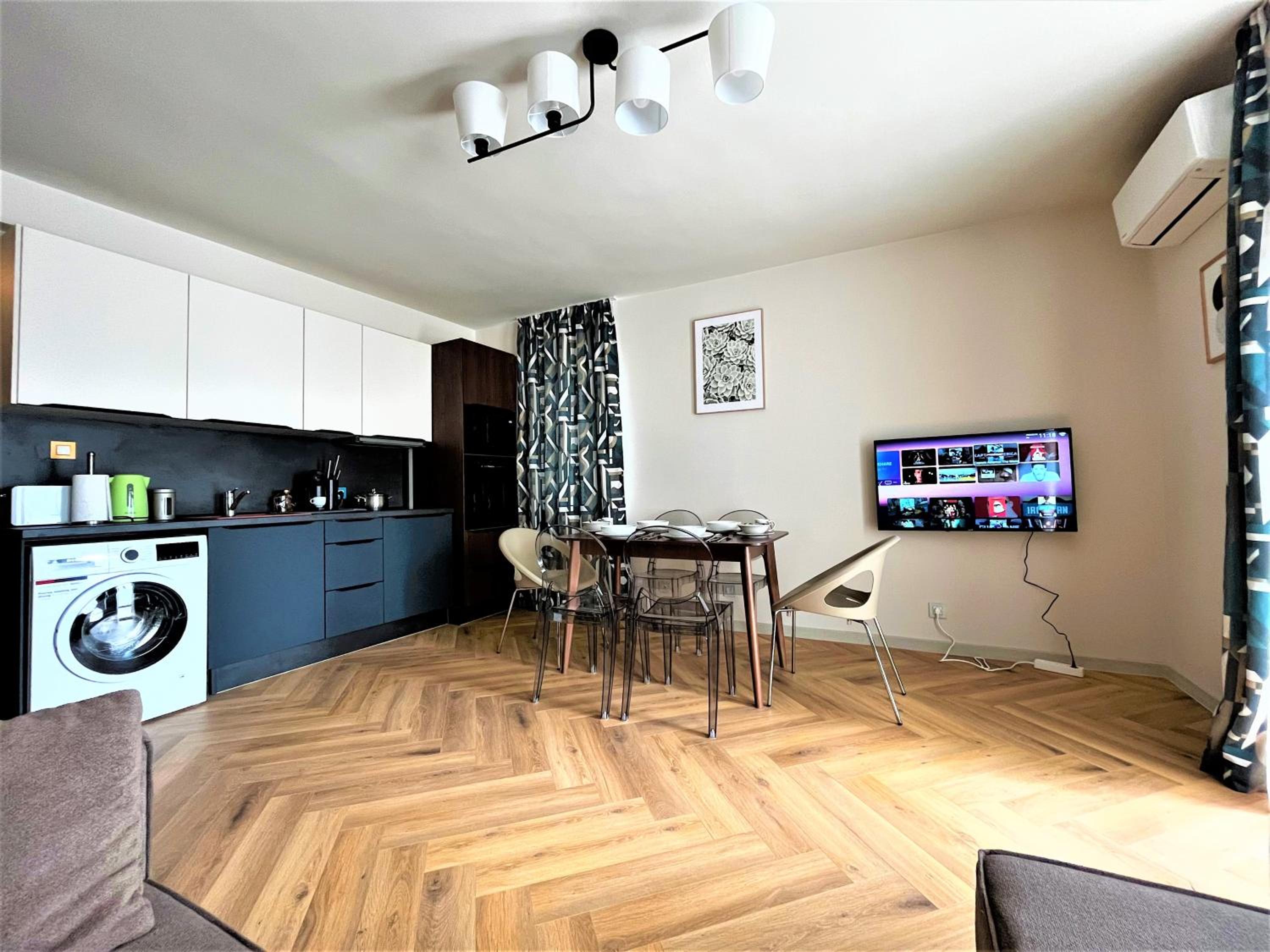 Bravo 5 Holiday Home