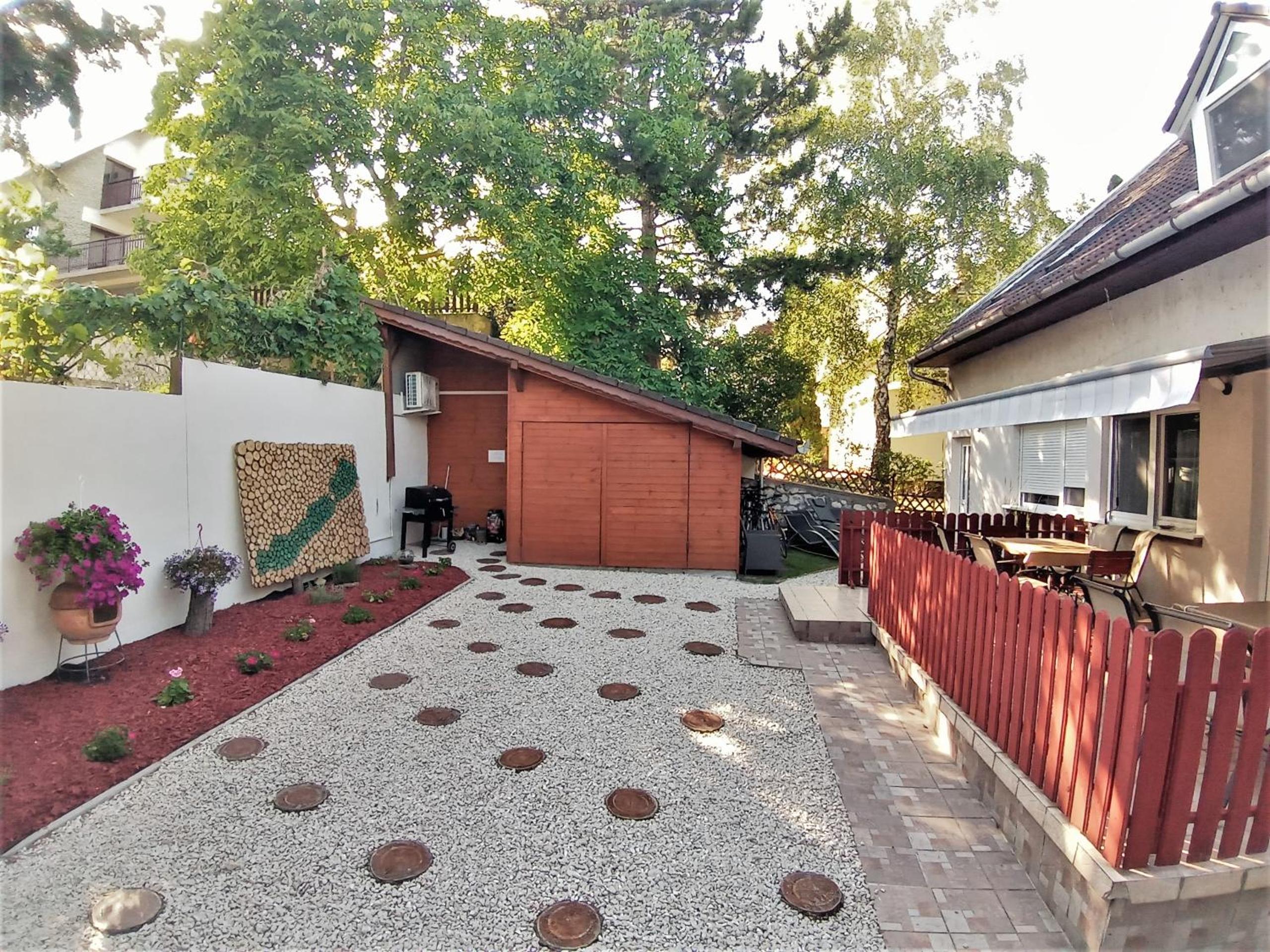 Sylvia Apartman