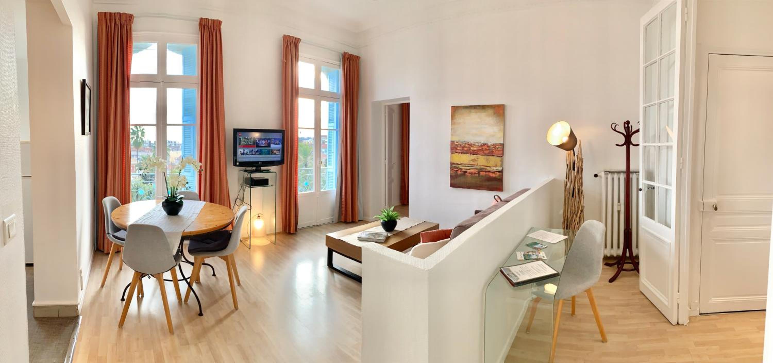 L'Orient Palace Apartments