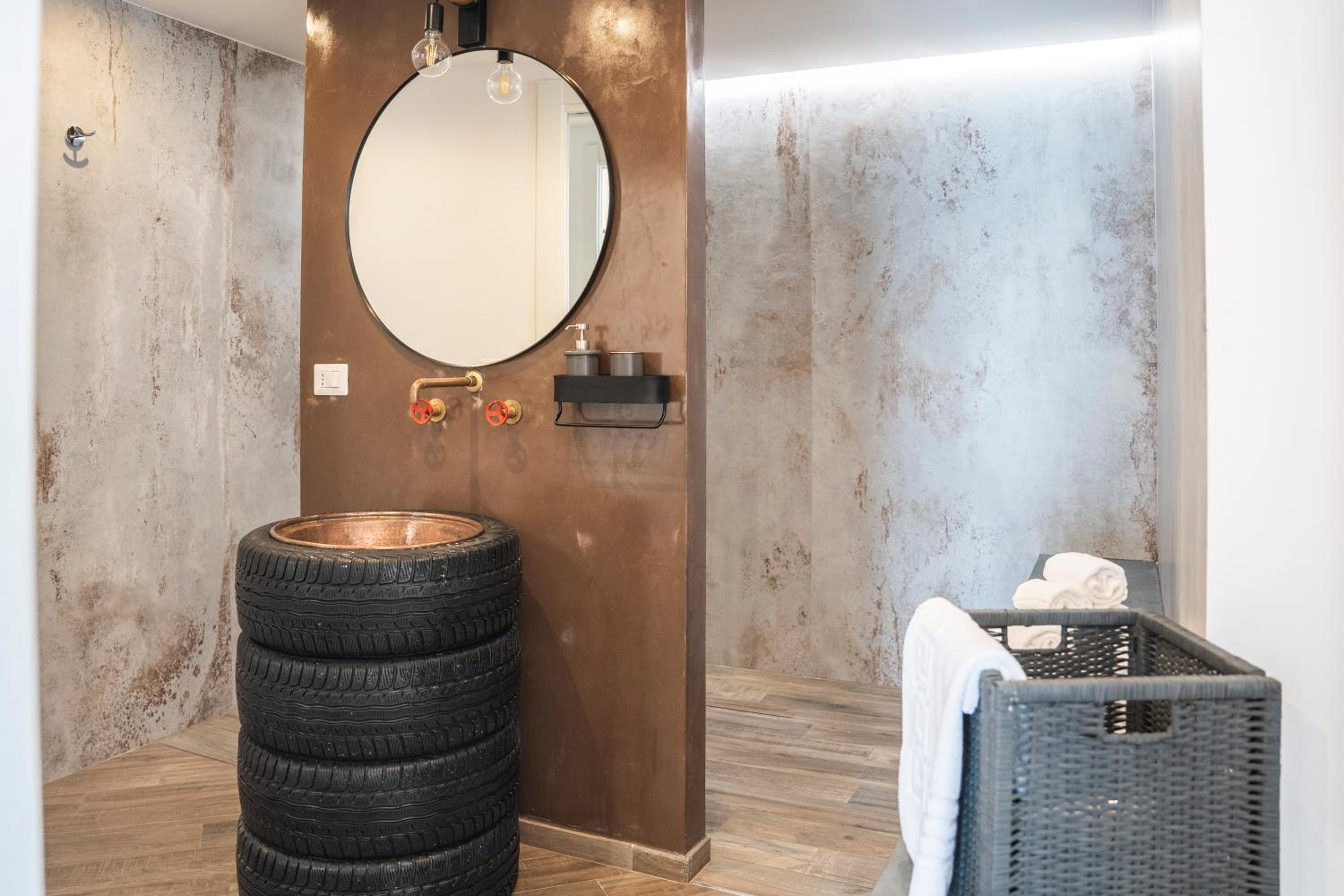 Vespa Apartments