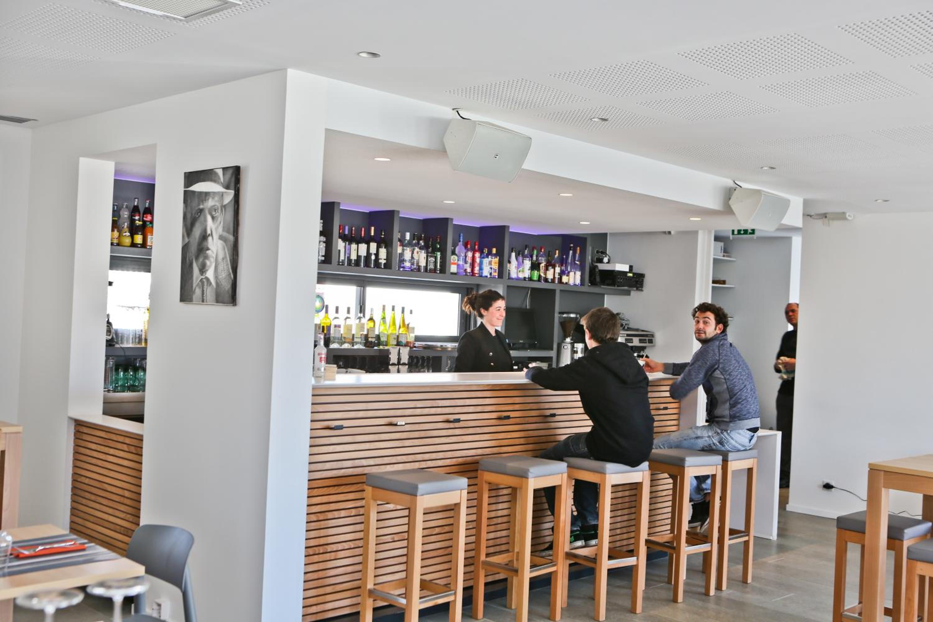 bar