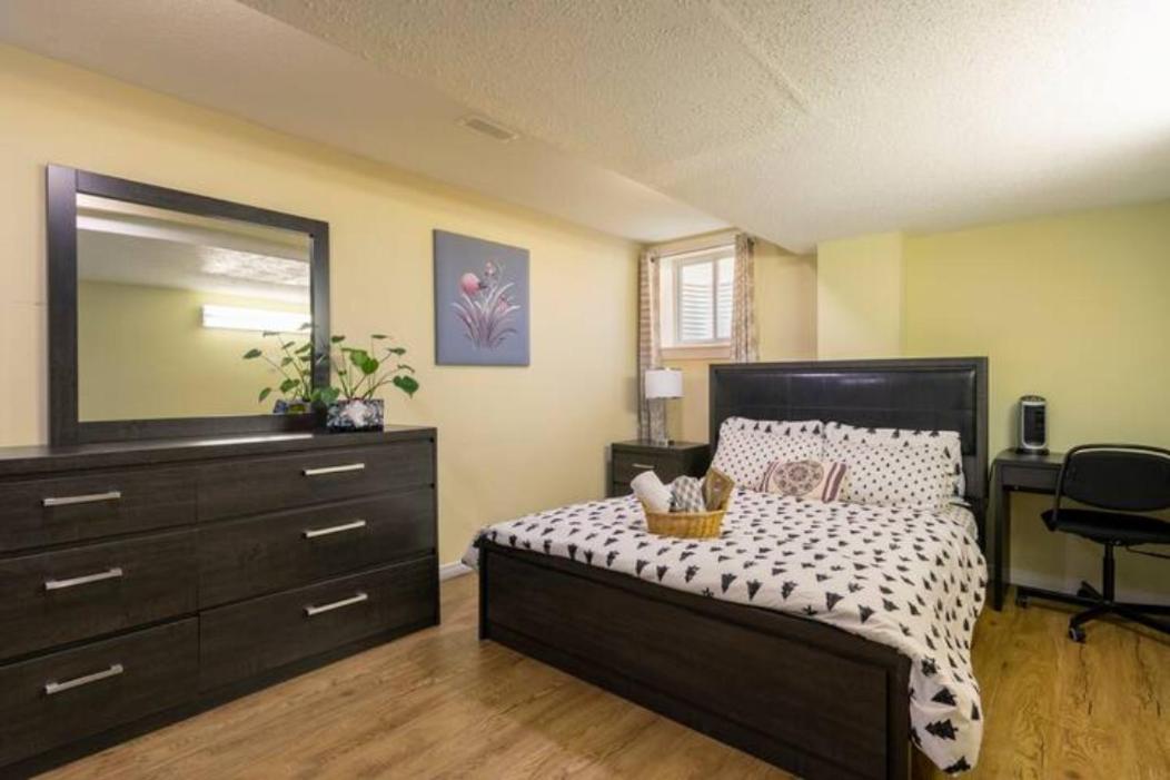 Self check-in spacious apartment with full Kitchen view 2